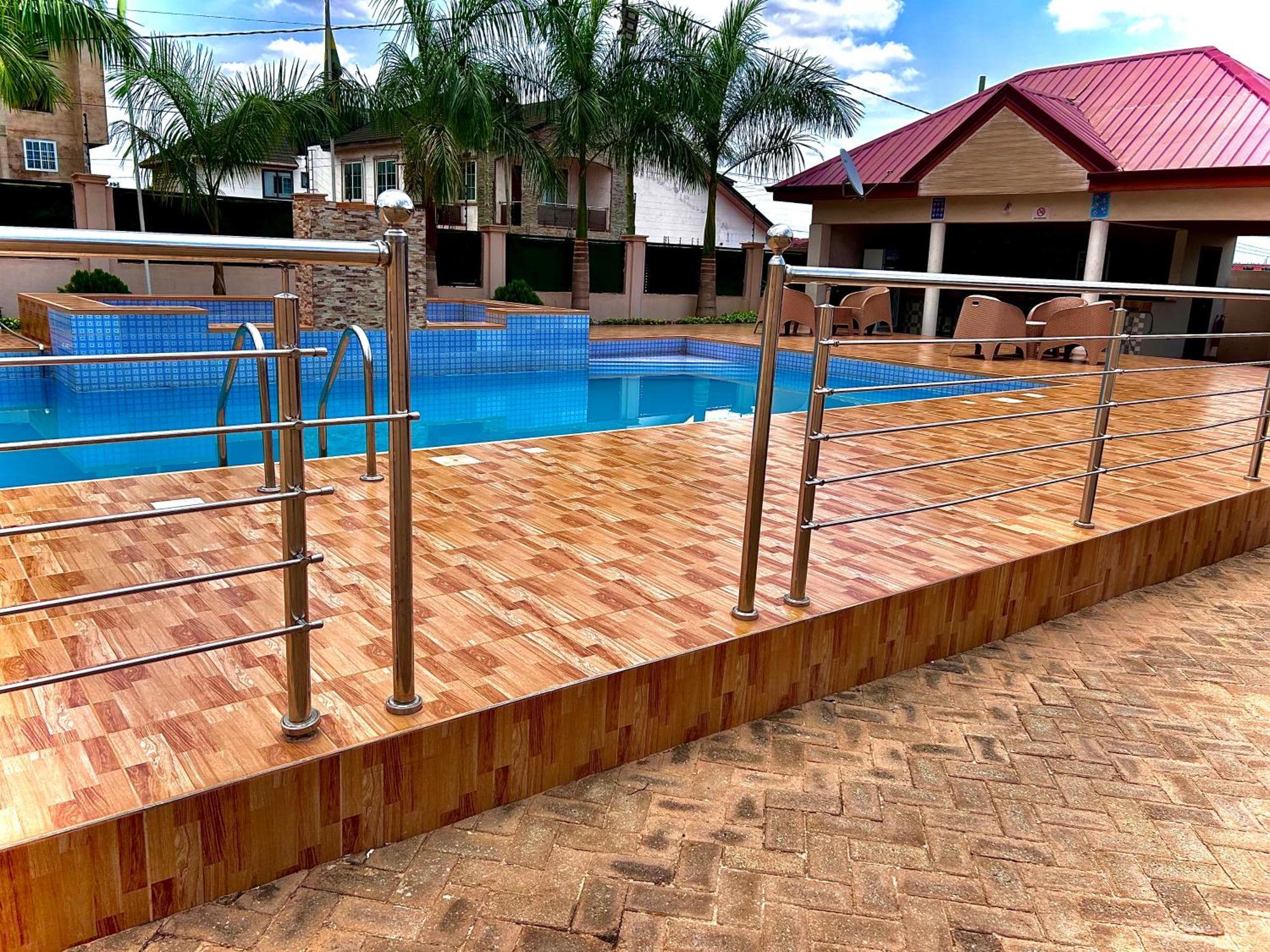Jessie Hotel Adenta Bagian luar foto