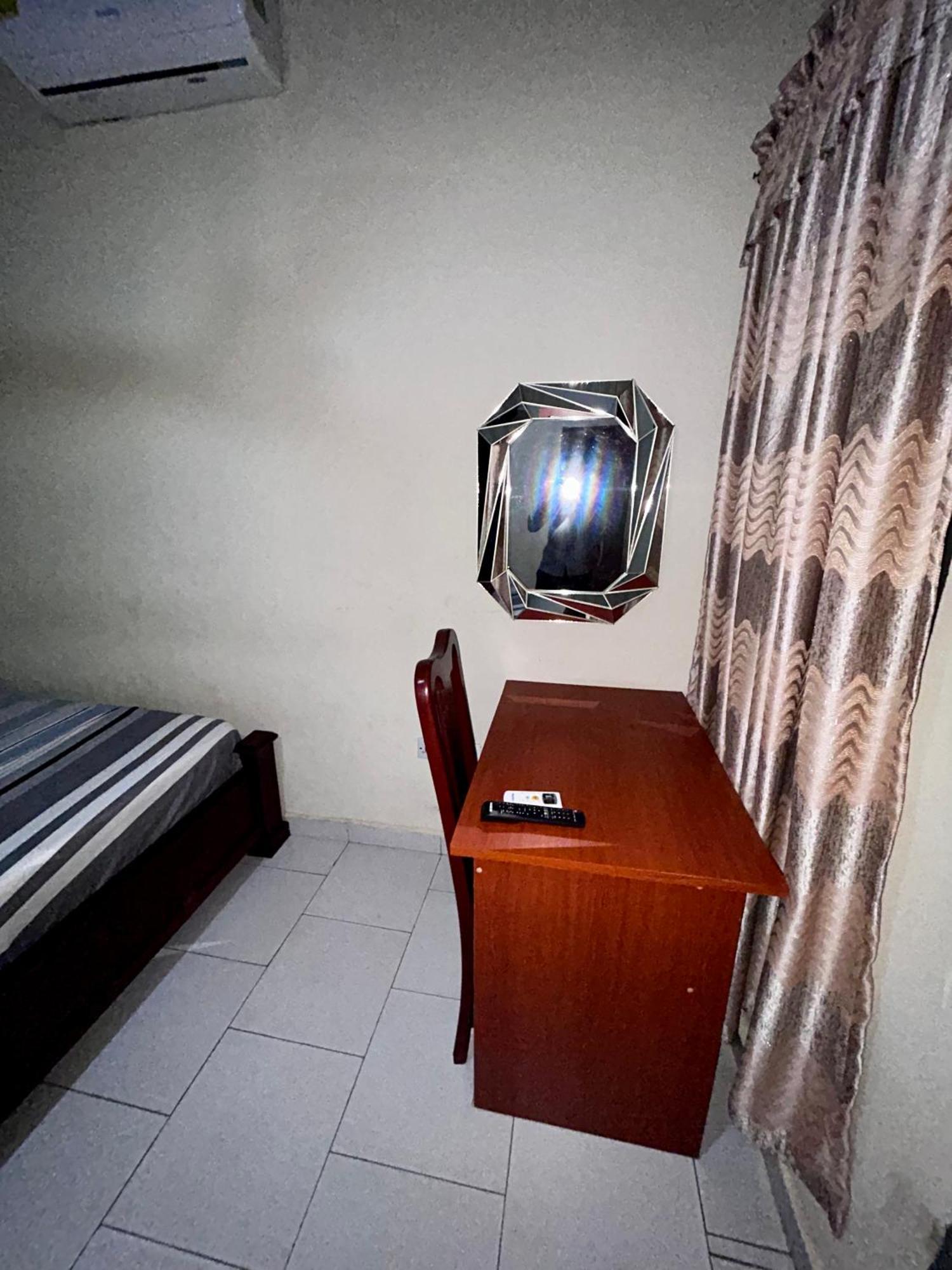 Jessie Hotel Adenta Ruang foto