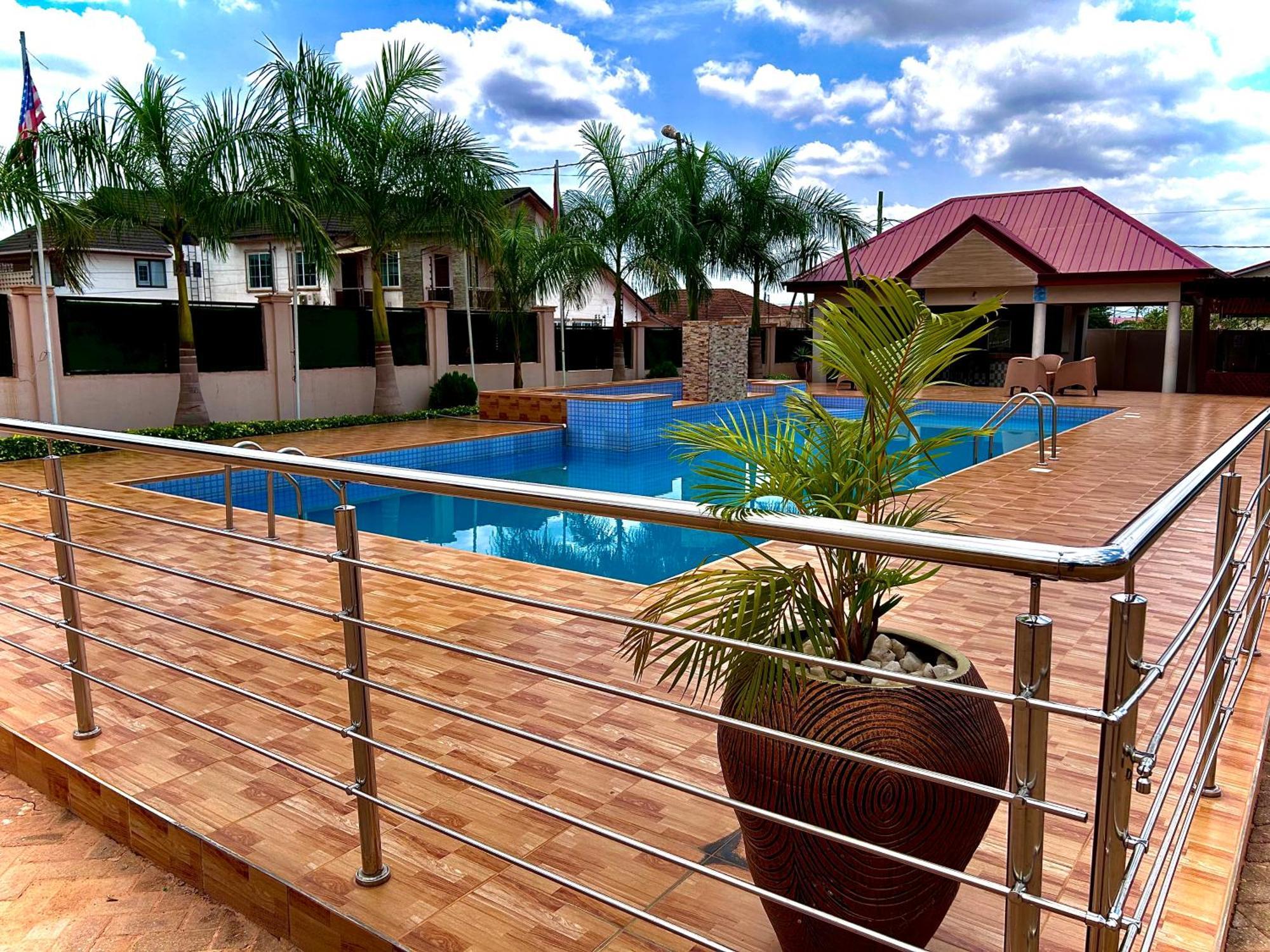 Jessie Hotel Adenta Bagian luar foto